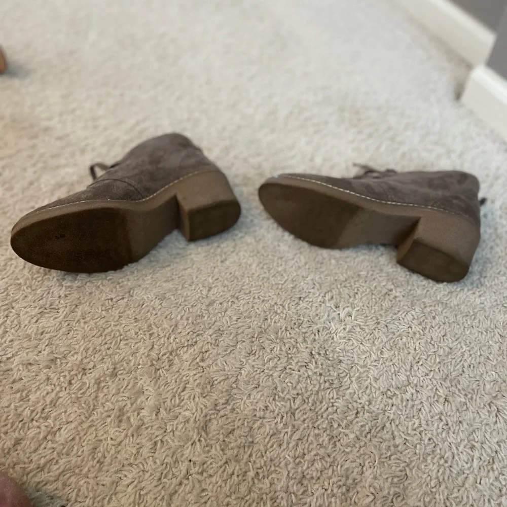 Universal Thread Booties - Picture 2 of 2